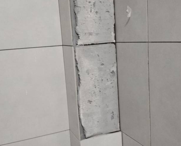 杨陵瓷砖空鼓维修公司分享下瓷砖施工前基层浇水润湿程度不足，可能导致以下问题